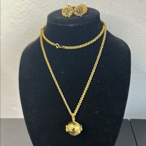 Vintage Trifari Elegant Gold Necklace and Earring Set